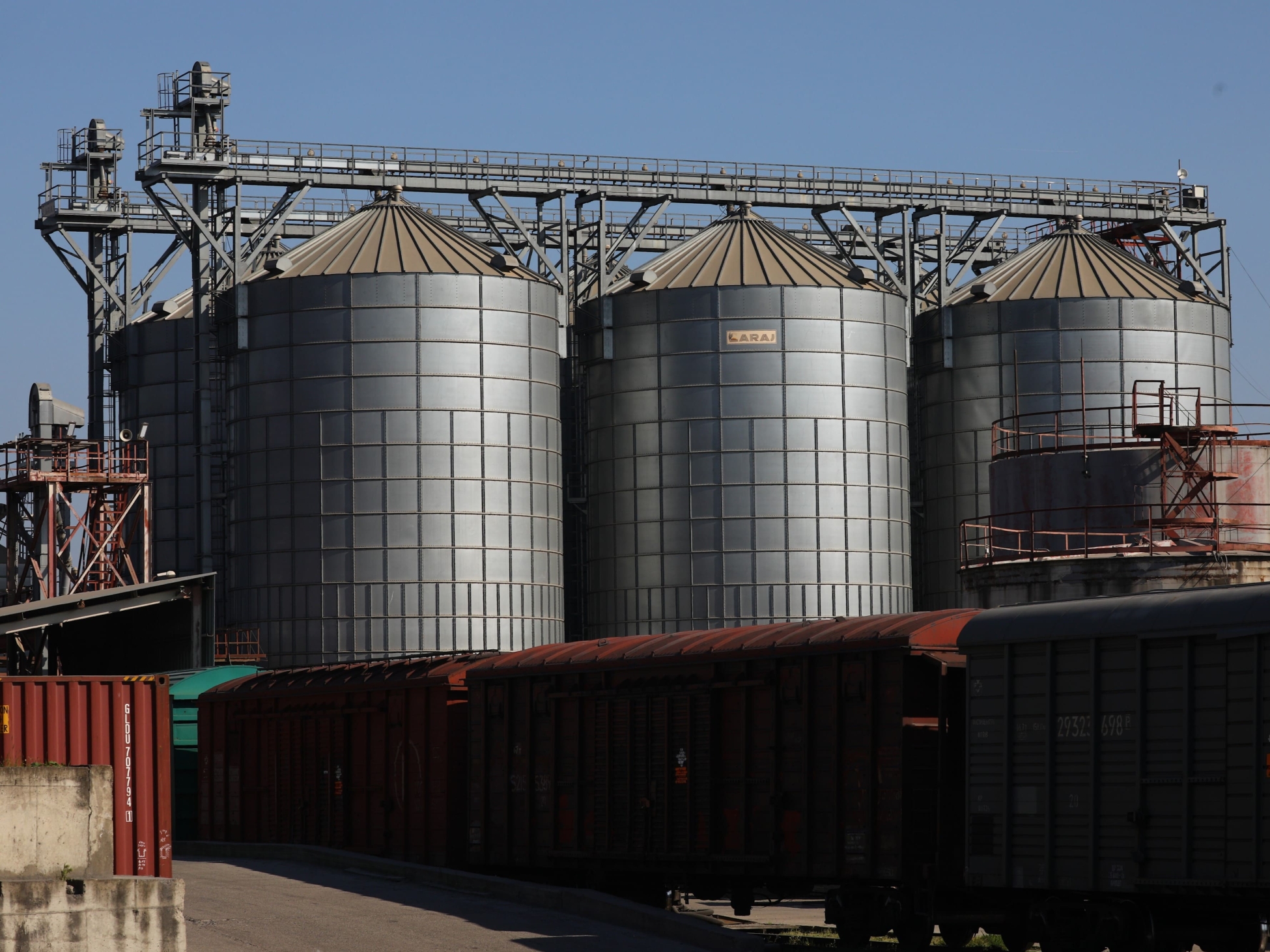 Этот сезон Россия вновь завершит с высокими переходящими запасами зерна. На данный момент они составляют 36 млн тонн