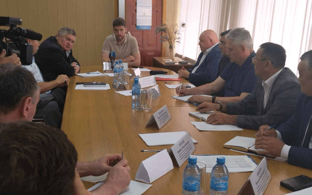 Во время рабочей поездки в Оренбургскую область заместитель министра сельского хозяйства РФ Андрей Разин провел совещание
