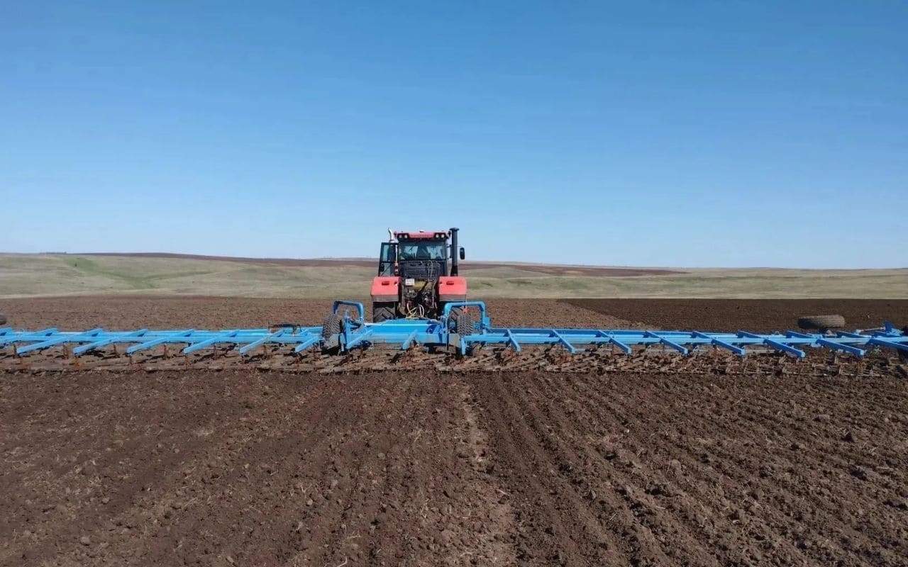 В хозяйствах агропромышленного комплекса Новосергиевского района продолжаются весенне-полевые работы